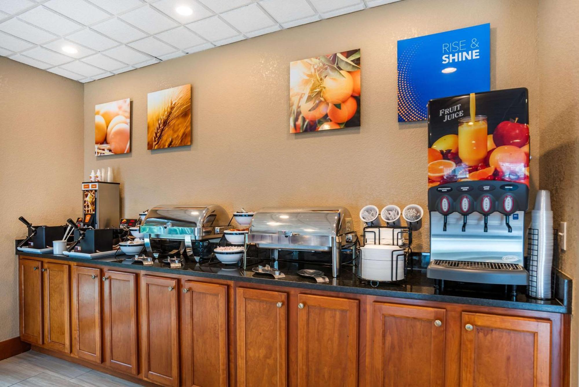 קרסטוויו Comfort Inn & Suites מראה חיצוני תמונה