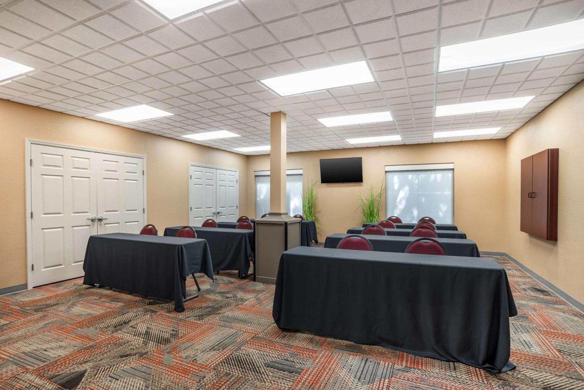 קרסטוויו Comfort Inn & Suites מראה חיצוני תמונה