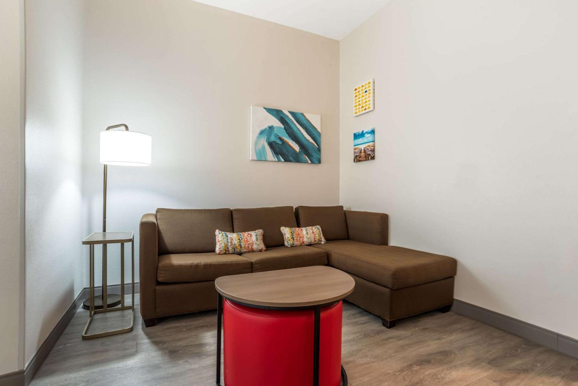 קרסטוויו Comfort Inn & Suites מראה חיצוני תמונה