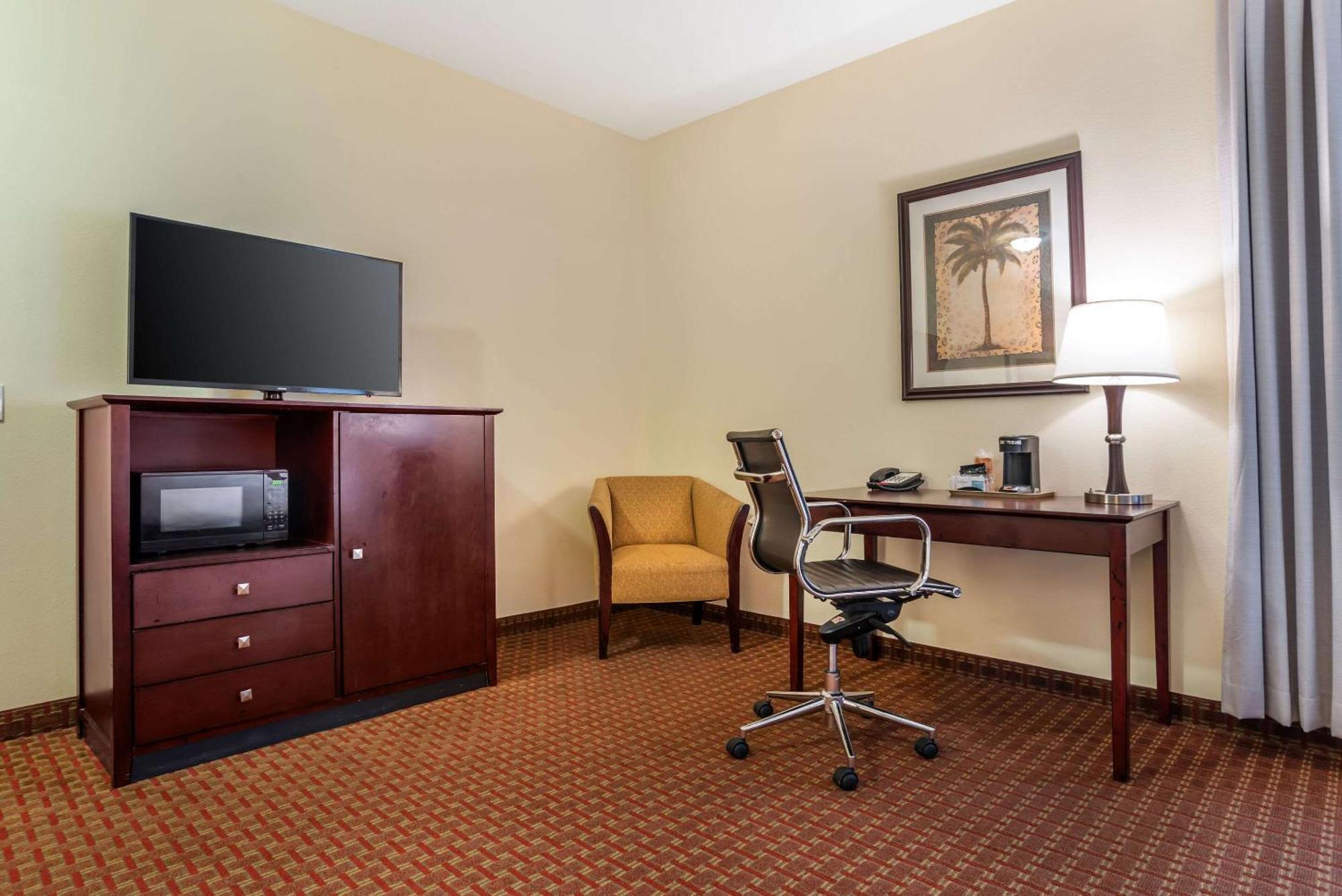 קרסטוויו Comfort Inn & Suites מראה חיצוני תמונה