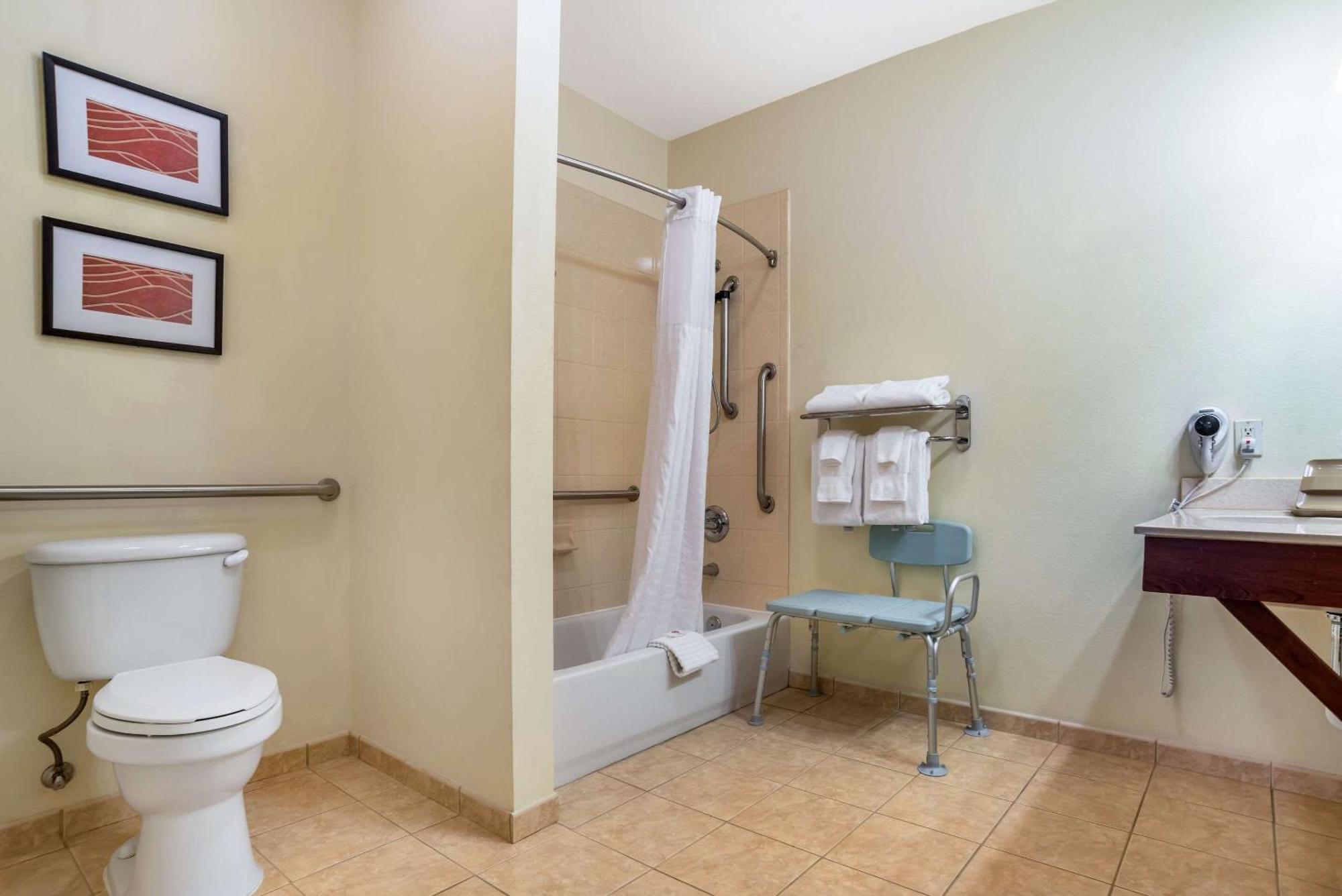 קרסטוויו Comfort Inn & Suites מראה חיצוני תמונה