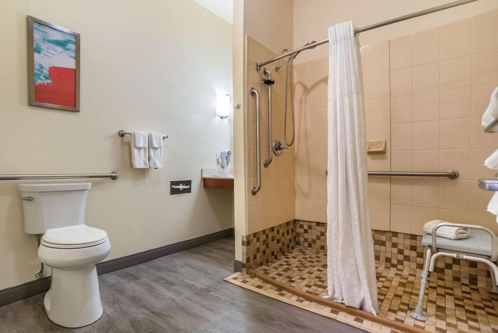 קרסטוויו Comfort Inn & Suites מראה חיצוני תמונה