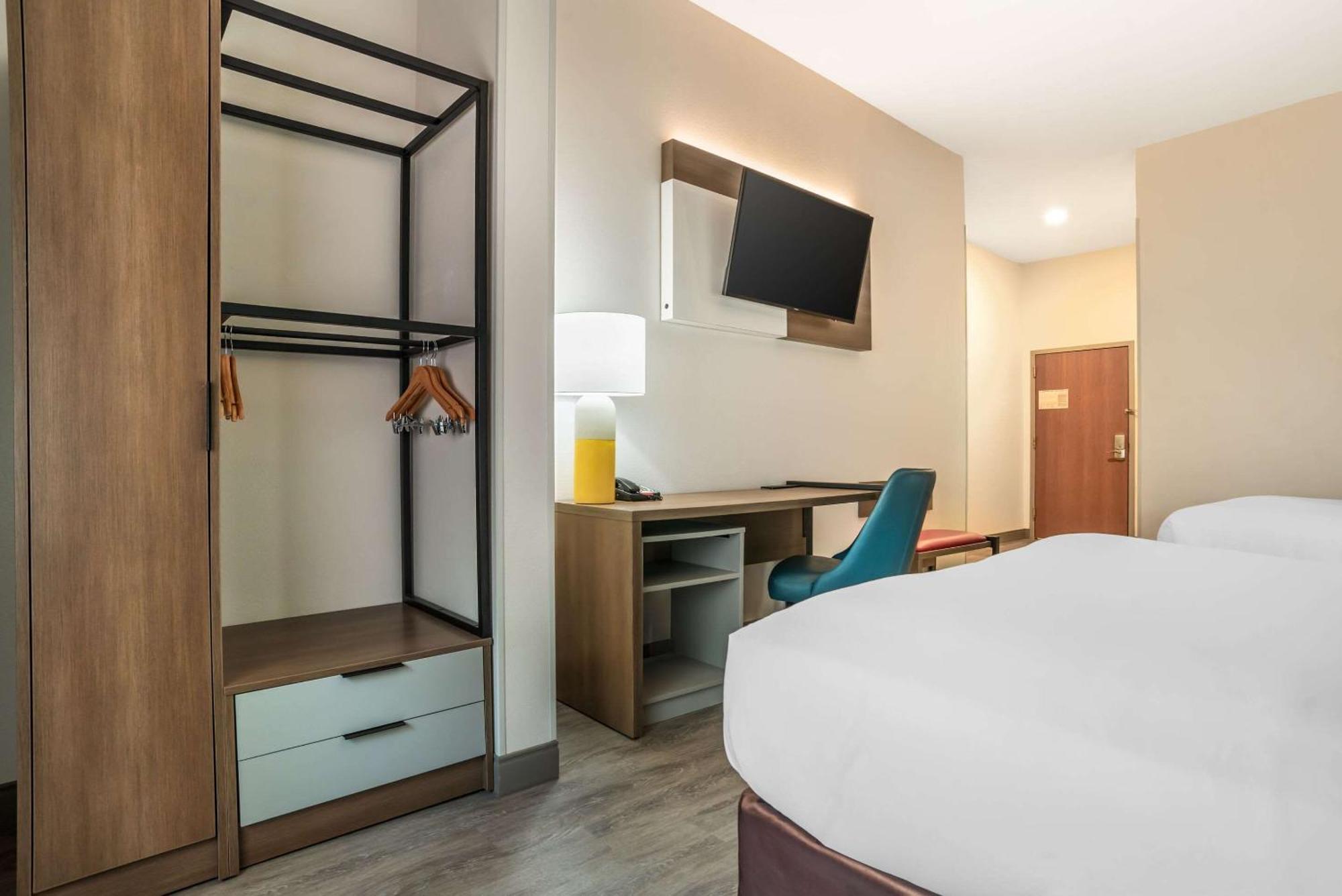קרסטוויו Comfort Inn & Suites מראה חיצוני תמונה