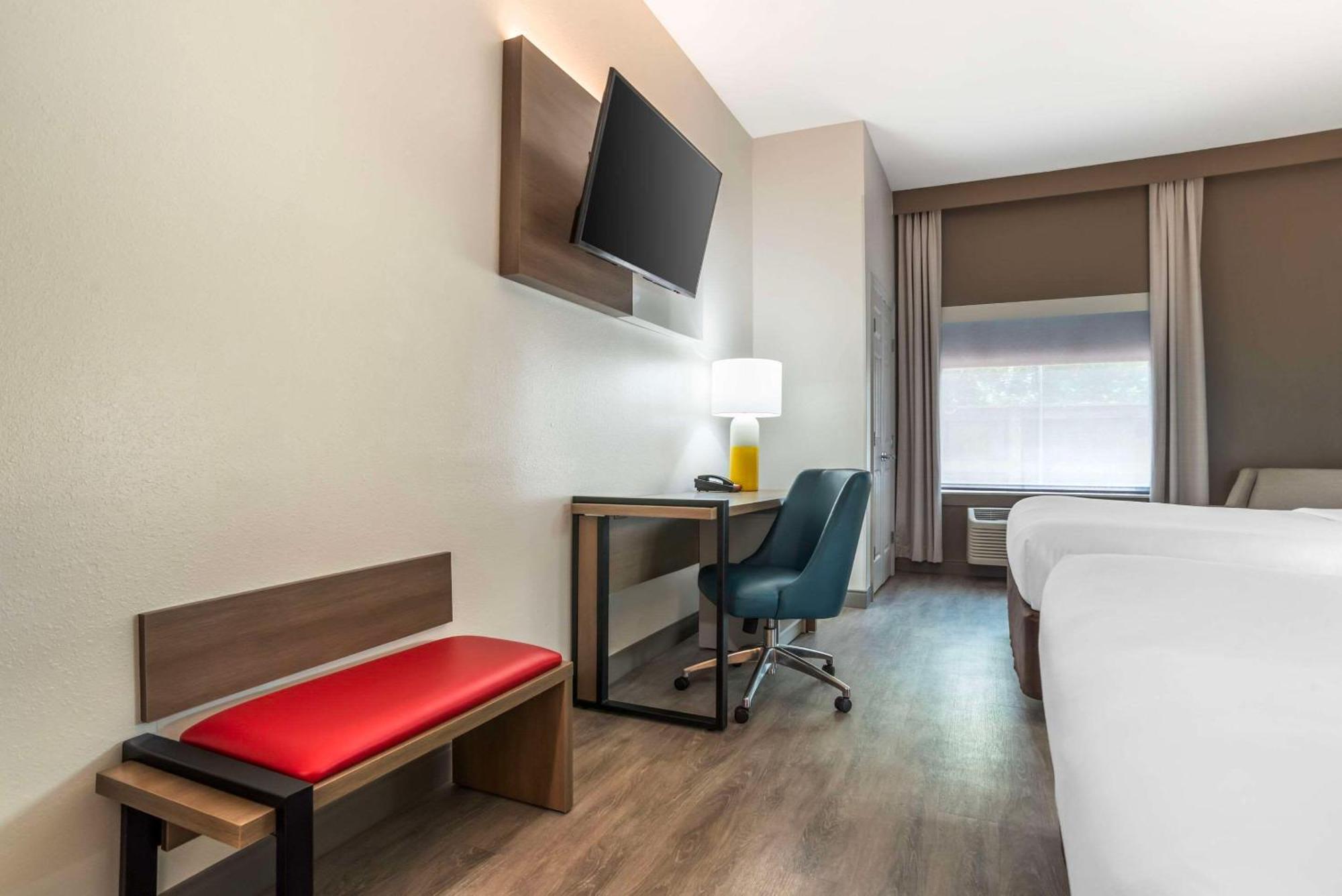 קרסטוויו Comfort Inn & Suites מראה חיצוני תמונה
