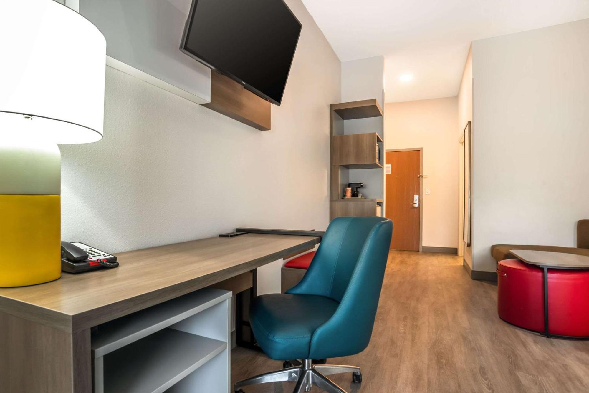קרסטוויו Comfort Inn & Suites מראה חיצוני תמונה