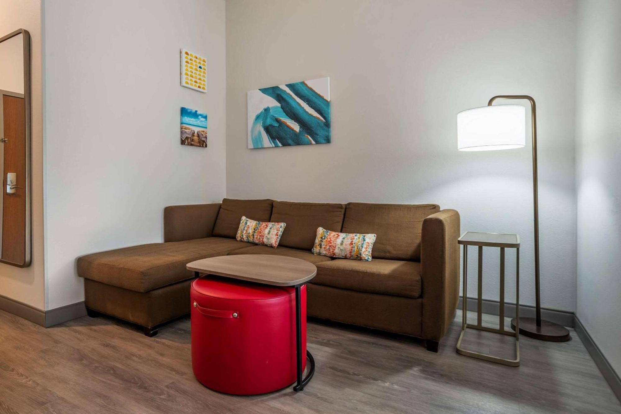 קרסטוויו Comfort Inn & Suites מראה חיצוני תמונה