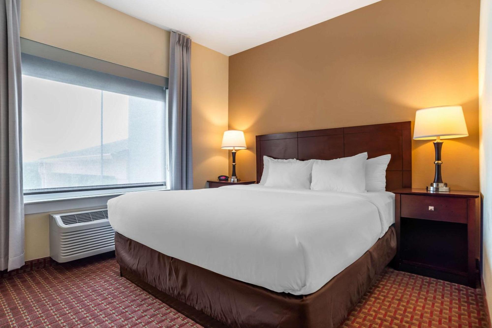 קרסטוויו Comfort Inn & Suites מראה חיצוני תמונה
