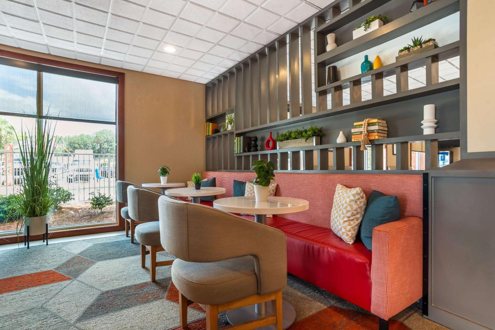 קרסטוויו Comfort Inn & Suites מראה חיצוני תמונה