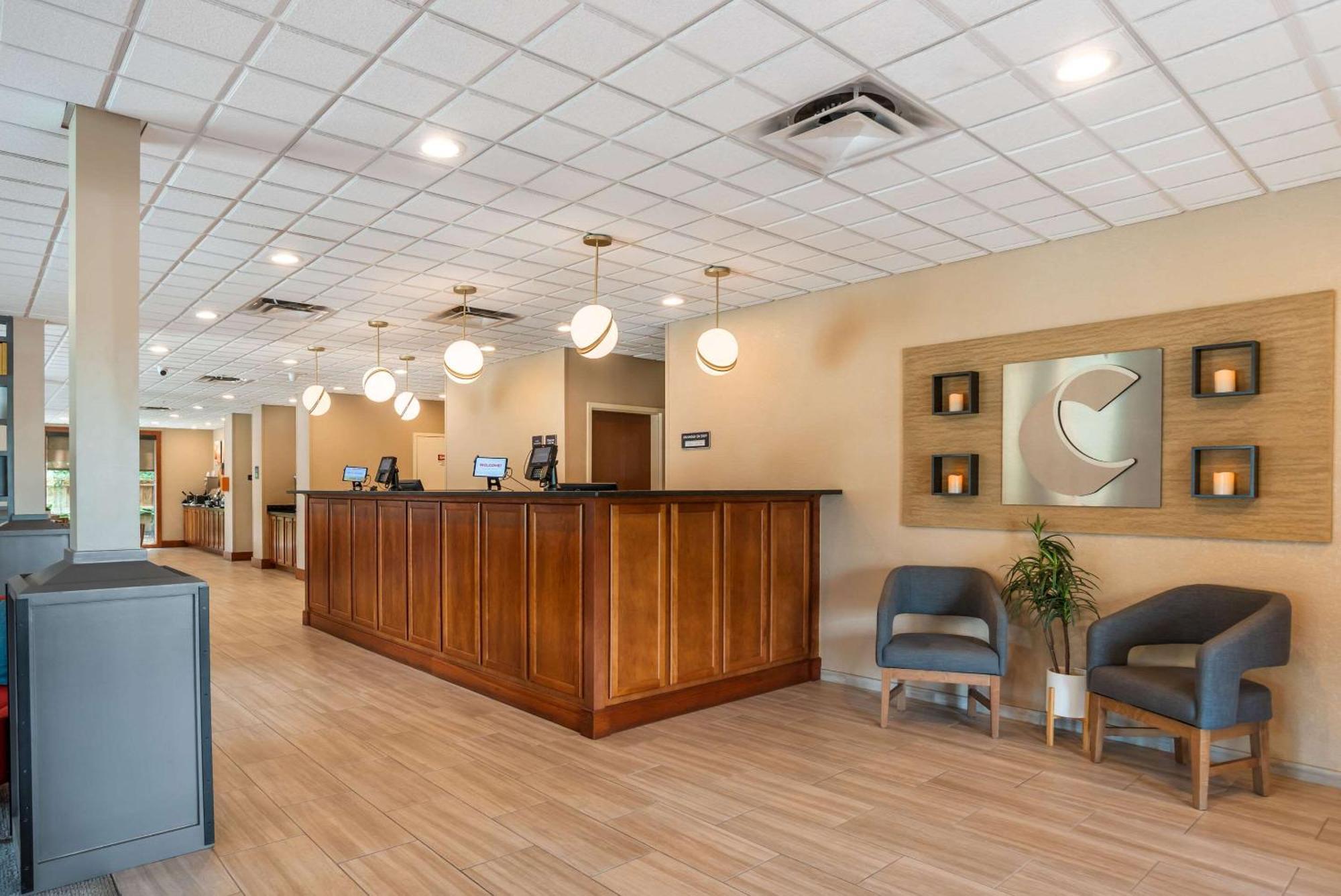 קרסטוויו Comfort Inn & Suites מראה חיצוני תמונה